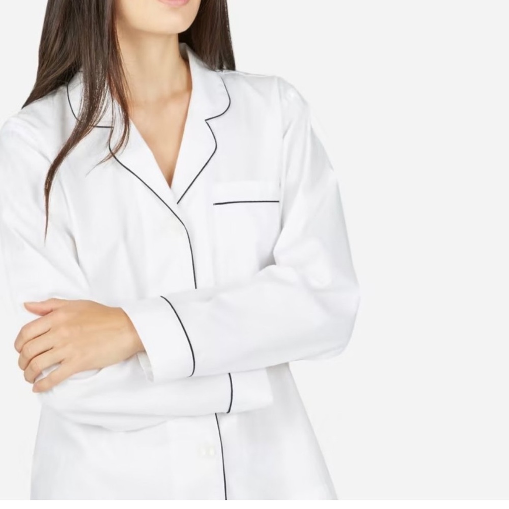 Everlane 100% Silk White Top. True color in first picture.